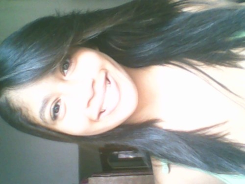 eu ♥ escutar musica,sou eclética ! jogar bola,volei,video  game e comer doces ou comidas gostosas,e adoroo sair com os meus amigos ;-)