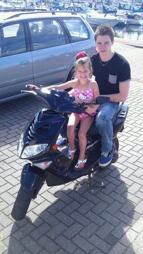 face002's profile picture. 