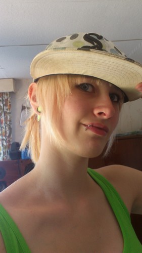 Kampffuzzel's profile picture. ich bin: musik und one piece süchtig, spontan, kompliziert, leider geil? ^^