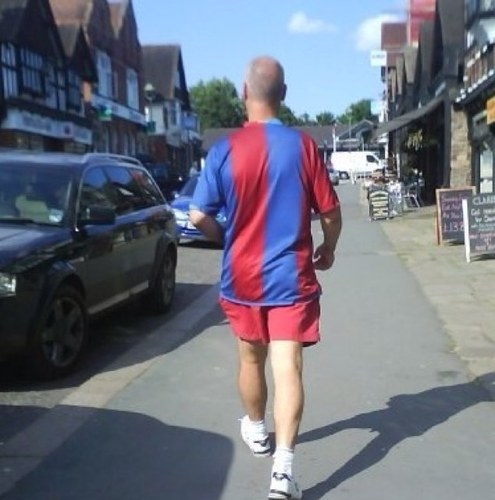 The_stellaman's profile picture. I'm the STELLA MAN  you'll catch me drinking Stella at master park and oxted  #TEAMstella piss me off and i'll shit on your lawn (parody)