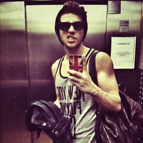 Se Bio é vida a minha se resume em você @ChayLeao ♥ Te amar foi a melhor coisa que eu já fiz! ♥/ Criado dia: 06/07/12