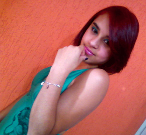 ttenho saudade de pessoas que fui conhecendo
lembranças que fui esquecendo amigos que acabei perdendo mas continuo vivendo e aprendendo. ;;)