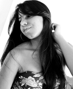 Twitter OFICIAL #NINAHGOMES.
Não, não sou perfeitα, mαs tenho defeitos que me tornαm úniicα!