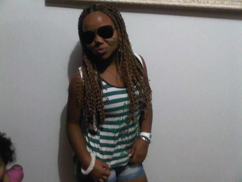 Bom tenho 12 anos sou uma menina cinpatica cincera ah e fanatica em mlk kkkkk ah todo mulher é néh ah tem umas q ñ mas eu siim uhuuu amo d+