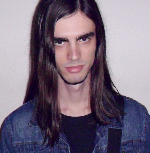 Musico e desenvolvedor web. Vocalista e guitarrista da banda http://t.co/yJgRXVGdP2 e criador do http://t.co/lvP5RixMQ2