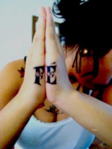 ρrσcυrαท∂σ ρєrƒєiçãσ ? ρєrƒiiℓ єrrα∂σ мєυ вєм ,
qυєr criτicαr ?criτiicα, ρσis єυ ทãσ viivσ ∂α σρทiãσ ∂σs συτrσs, мαis siм ∂σ мєυ נєiτσ (; *