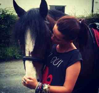 Abuse that follow button OK ? Abused it yet? ... Ok --- 13|England|CountryGirl|Texas|2K12 .... (April24th2012) = Day i got my horse, #KardashianCrazy.