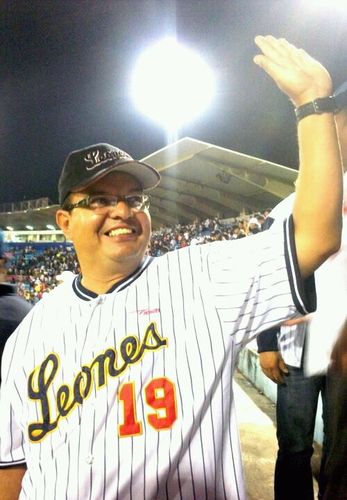 Ingeniero Industrial, venezolano, del mejor equipo los Leones del Caracas, Hipico y  Ajedrecista. Con Dios, mi compañera de vida Beiza y mis hijos los amo.