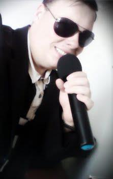 SOU UM VERDADEIRO ADORADOR DE DEUS. MEU LOUVOR É TODO PRA ELE. E CANTAR É MINHA VIDA!!! (NÃO TENHA MEDO, TENHA FÉ). SEGUINDO JESUS E VOCE...