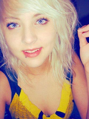 i am a girl who loves fashion, I like the Spanish, I like making friends, I love being emo¡