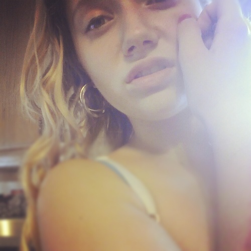 Follow me & i follow back ;b 3