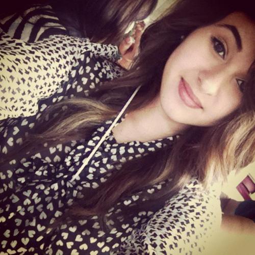 My name is stephanie, im a sophmore, taurus, and i love music. Click that follow button and ill do the same C: