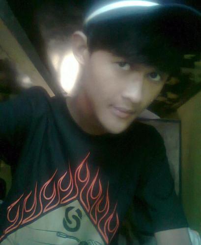 @closemecloset I'am @closerjakarta & @DIVIDEjkt I'am @DIVIDENTICSjkt my band favorite #keepsuportbandJAKARTA