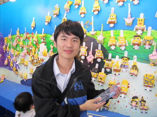 howmany1991's profile picture. 喜欢即影即有，喜欢微笑带泪。