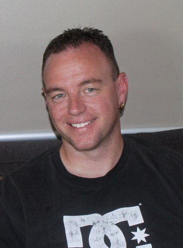 dedicated family man, fitness fanatic, love crossfit and triathlons, blink 182 and going to the gym. Raising awareness for Autism.