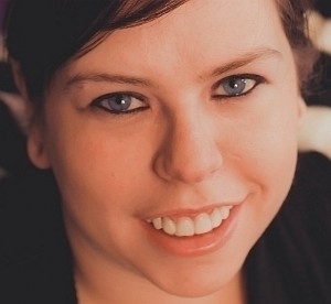 Amanda Hocking es una joven autora de romance paranormal y un icono de la nueva era del mundo editorial. ¡Ha cautivado a más de 1.000.000 de lectores!