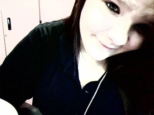 Hi, I'm Amanda. I go by Mandy sometimes (: I'm 17, and full of energy.