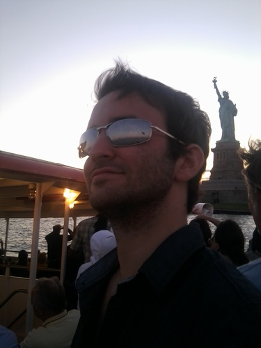 ThibaultSam's profile picture. Auteur compositeur interprète d'un grand groupe de rock encore inconnu. Et appelé à le rester.