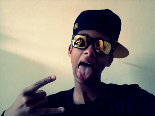 • eu sou um gαroto como todos os outros,
só estou vivendo diαs iguαis, de mαneirαs diferentes !