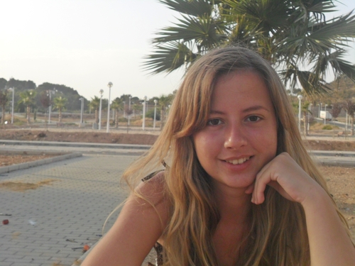 Graduada en ADE. Soñadora, impulsiva e impaciente. Carpe diem!