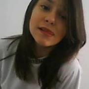 tenho 11 anos , chata quase sempre , nervosa , animada , ama  tirar  foto , simpática  ,  enfim..  se quer me conhecer mais me segue que eu  sigo de volta