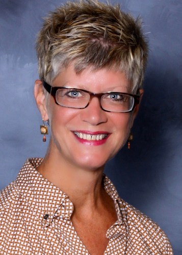 Helps attorneys and other introverted speakers gain confidence, be clear and connect w/ listeners; author