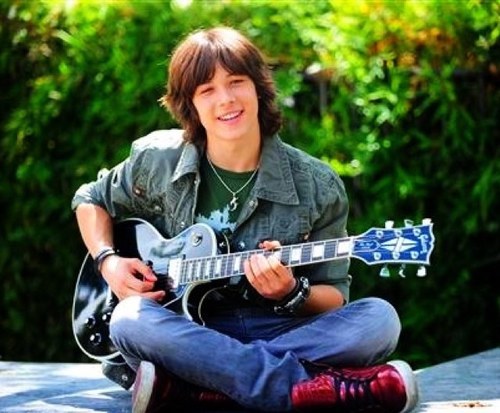 LeoHowardCLR's profile picture. (CLR)Leo H.Singer|Actress|Black Belt|.BestFriends-@RossyLovesKitty,RaviRoss70.Twin-LeoHowardRP.Single.!