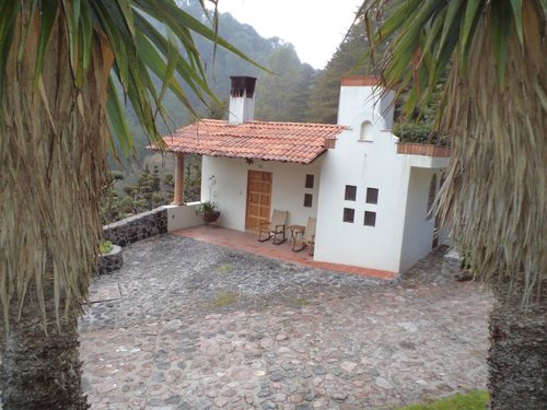 Cabañas y Balneario Erendira 
 ofrecemos un lugar en medio del bosque para un descanso placentero e inolvidable