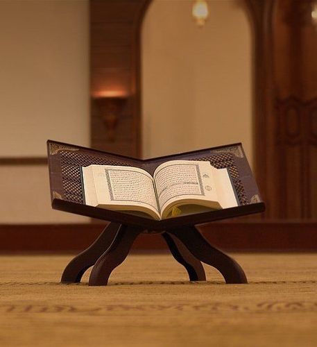 لنحفظ كتاب الله حفظ متأمل متفكر متدبر لا حفظ مقيم للحروف تارك للمعاني ,
هنا ستسمو بنا الآيات بإذن ربنا
وسنحلق في سماء أكثر من آية يوميًا بإذن الله.