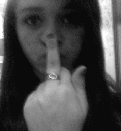 Chata,bipolar,anti-social,problemática,dança,Deus,música,escrever,mais ? Follow-me .Nhaaac :3