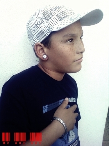 MC Gui Gui to aqui tentando trilhar meu caminho com muita musica paz e alegria