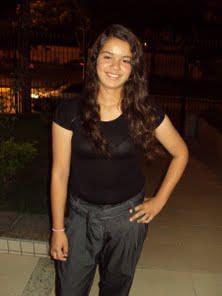 Amo mh namorada... gosto muito de futebol e tbm amo musica. Sou estudante :( e roqueira :D