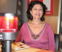 Luisa Ballesteros Rosas, escritora y profesora de literatura latinoamericana. Esencialmente poeta