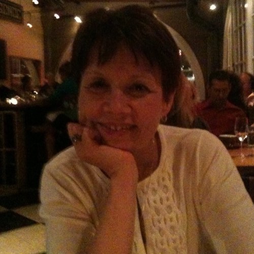 mom98011's profile picture. 