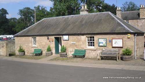 Gift shop, clothing alterations/repairs, art gallery, jewellery, ladies clothing/fashion, dressmaking and much more. http://t.co/L3NPB8BJ1p