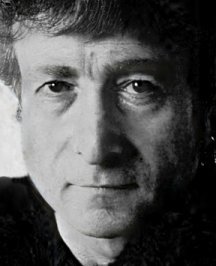 Imagine… John Lennon at 64 「世界は狂人によって支配されている。」 ジョン・レノン https://t.co/BVbvYNFbpD ＊1980.12.08 22:50 ジョン・レノン（４０歳）は、自宅のあるダコタアパート前で暗殺された。