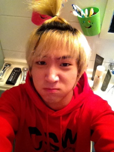 สวัสดีฮะ ผมบาโร หนุ่มเลือดกรุ๊ปบี จากB1A4 [Real @BARO920905] ผมมีแฟนชื่อ BANA ㅋㅋรัก B1A4 กันให้มากๆนะฮะ
