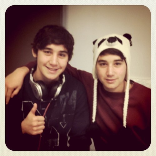 Luke, James, Jai, Daniel, Beau, Kaitlyn, Ariana, and Sarah are amazing people, that inspire me to be my best. Thankyou 3