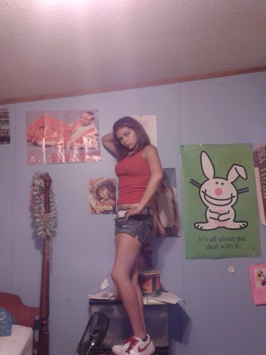 energetic and loves to raise my daughter... i like to have fun wit friends  and listen and dance to music