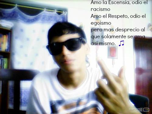 #'cuando sientas ke la vida te ignora
llora pero valora mientras sorrias.! *__*