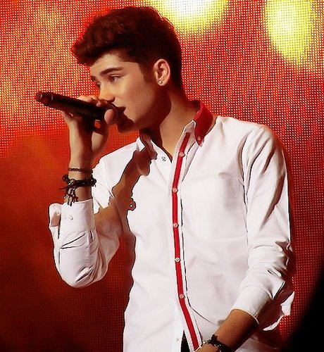 I'm muslim & I'm proud to be . I'm 15 years old . I'm from Tunisia but I live in Qatar ; I'M A DIRECTIONER AND ALLWAYS WILL BE :) follow me if u love 1D..