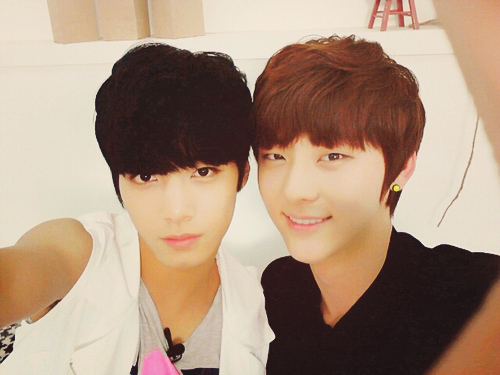 MINHYUN JR LO/\E !