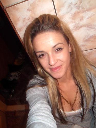 cristinutza_89's profile picture. 