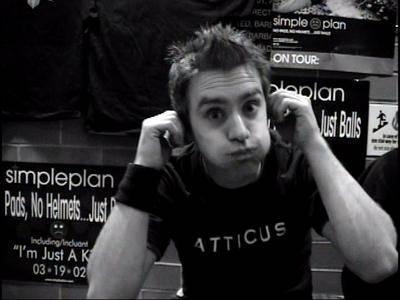 whoislefebvre's profile picture. imagina que legal você tá escrevendo sua bio e chega o seb e não deixa você term