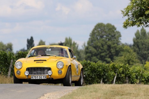 Quelle que soit notre Automobile de Collection, la passion est la même: une histoire de bruits, de lignes et d’odeurs très particulières...