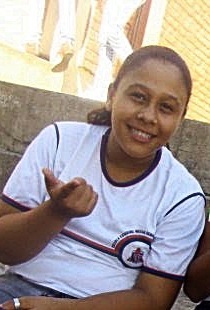 Eu gosto de pessoas idiotas e loucas , pq elas parecem ser mais veradeiras *----*