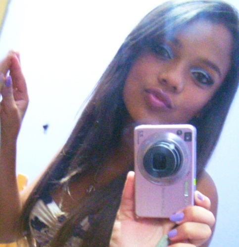 16 anos, 
Chata, Carismatica, Irritante,Persistente,  orgulhosa, sociaLight , desinibida, menos perfeita ;]