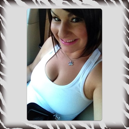 ♥Mommy of 2♥Addicted 2 my IPHONE♥Love 2 laugh♥Family means the world to me♥