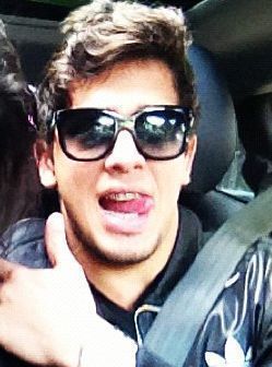 1° FC OFICIAL do @netinhon10. Podem desacreditar mas meu amor está ETERNIZADO ♪ Since: 12/02/2012 Oficializado: 20/02 ás 2:01 da madrugada . Seguido dia: 26/06
