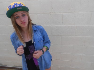 Bitch please. I'm am #BELIEBER,#BRATZ and #BEADLESBABE.†  
I'm a pink lama, problem ? YOLO ▲ FOLLOW BACK  http://t.co/zQ0YnGEVO4  My tumblr :B